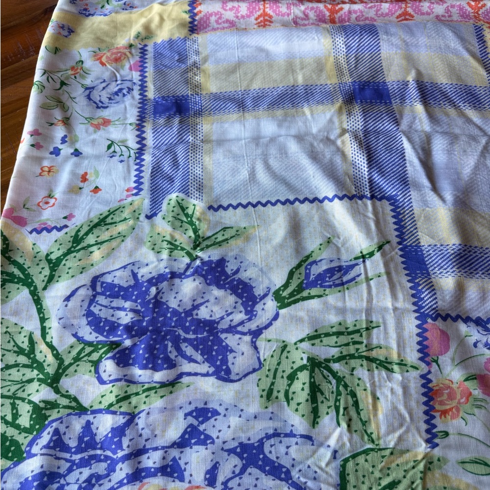 Maaji Beach blanket or Tropic Camouflage Isla Sarong flowers 60”
Maaji